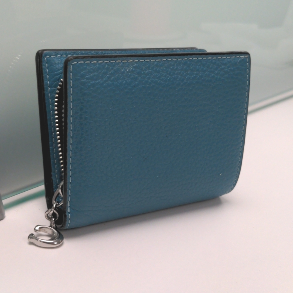 SOLD - COACH Teal Snap Wallet With C Charm And Zip Pocket In Pebbled Leather - Picture 4 of 5